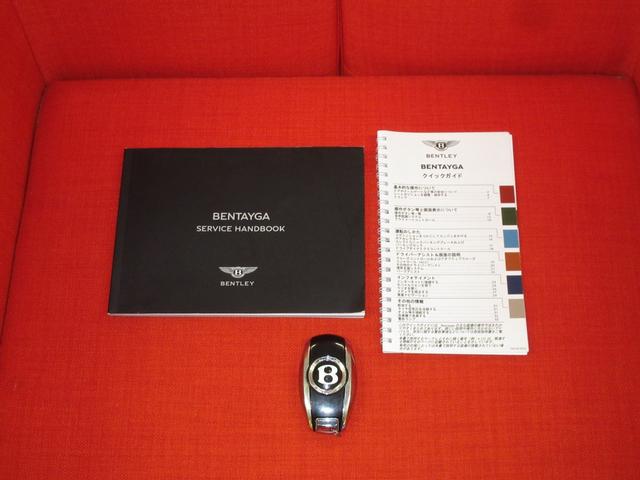 ベンテイガ ベースグレード　マリナードライビングスペック／カーボンフルエアロ／スポイラー／パノラミックサンルーフ／レッドレザー／ダイヤモンドキルティングインテリア／純正ナビ／フルセグ／パノラミックビューモニター／左ハンドル（80枚目）