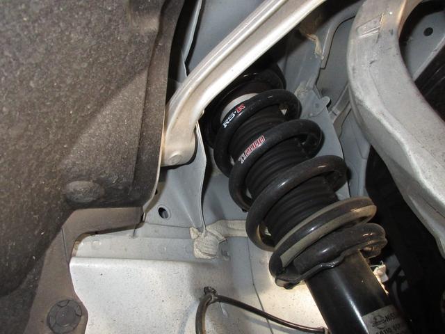 スカイライン ニスモ　ＮＩＳＭＯＬＭＧＴ４アルミ／ＮＩＳＭＯスポーツリセッティング２／ＬＳＤ／ドアインナープロテクター／サンルーフ／ＢＯＳＥサウンド／ＲＳＲダウンサス／柿本マフラー／地デジ／全方位カメラ／本革シート（18枚目）