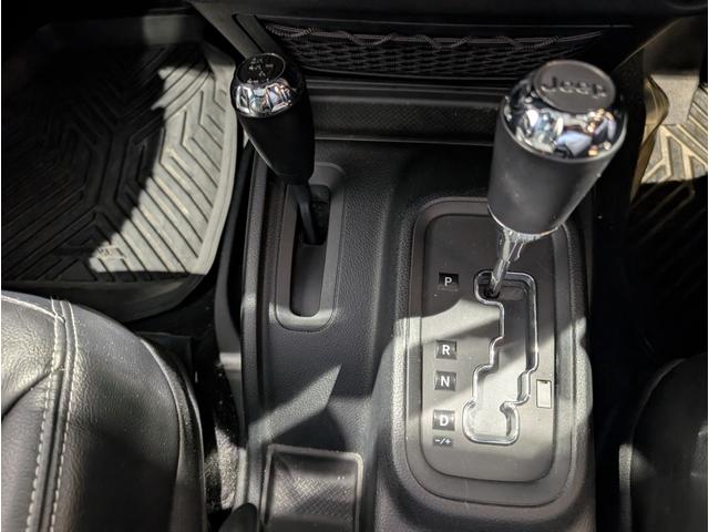 ジープ・ラングラーアンリミテッド サハラ(10枚目)