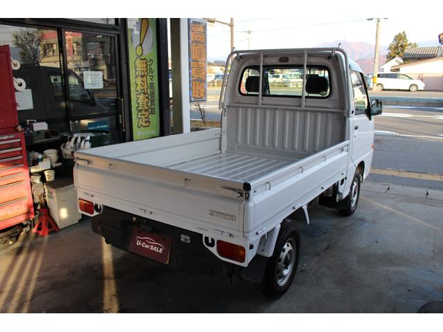 サンバートラック ＴＢ　４ＷＤ　オートマ　パワステ無し　エアコン（6枚目）