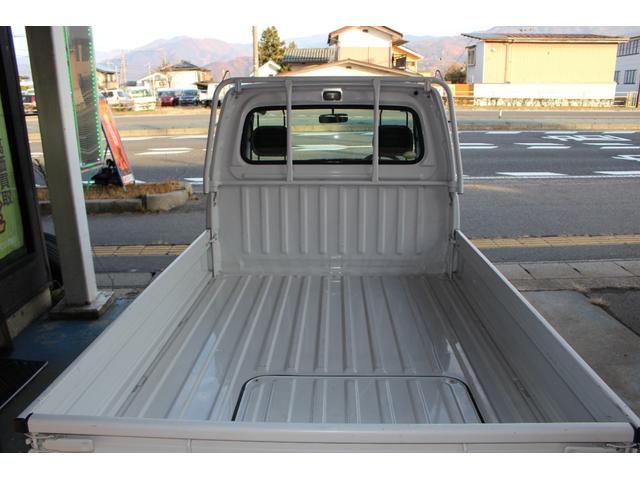 サンバートラック ＴＢ　４ＷＤ　オートマ　パワステ無し　エアコン（7枚目）
