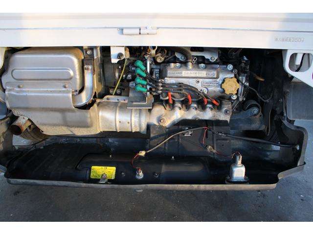 サンバートラック ＴＢ　４ＷＤ　オートマ　パワステ無し　エアコン（18枚目）