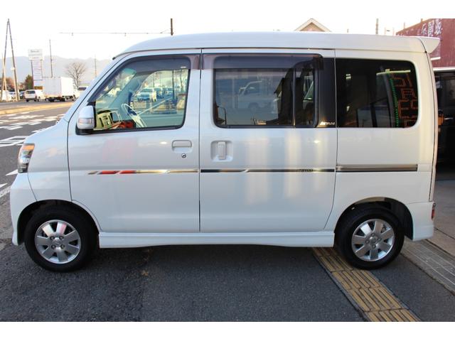 アトレーワゴン カスタムターボＲＳリミテッド　４ＷＤ　左側電動スライドドア　ＨＩＤ　キーレス　スタッドレスタイヤ付（5枚目）