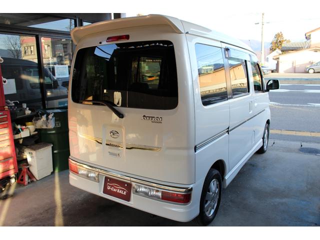 アトレーワゴン カスタムターボＲＳリミテッド　４ＷＤ　左側電動スライドドア　ＨＩＤ　キーレス　スタッドレスタイヤ付（6枚目）