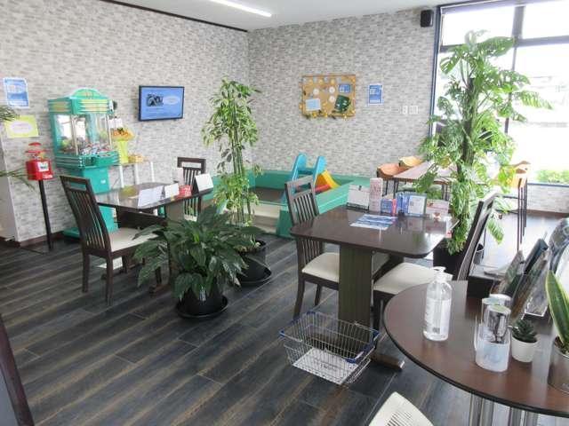 アルファード ２．５Ｓ　Ｃパッケージ　後部モニター　リア電動ゲート　シートヒーター　クリアランスソナー　オートクルーズコントロール　レーンアシスト　衝突被害軽減システム　ＬＥＤヘッドランプ　アルミホイール　盗難防止システム　衝突安全ボディ（69枚目）