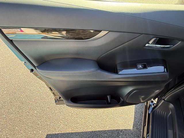 ヴェルファイア ２．５Ｚ　サンルーフ　アロマディフューザー（30枚目）