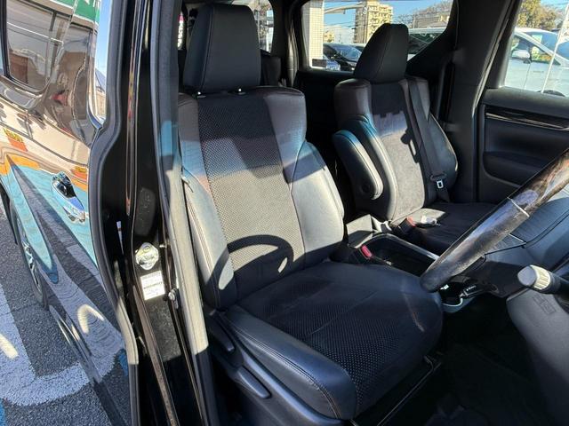 アルファード ２．５Ｓ　Ａパッケージ　タイプブラック　サンルーフ　ＥＴＣ　バックカメラ　ナビ　ＴＶ　クリアランスソナー　オートクルーズコントロール　両側電動スライドドア　オートライト　ＬＥＤヘッドランプ　電動リアゲート　スマートキー　電動格納ミラー（22枚目）