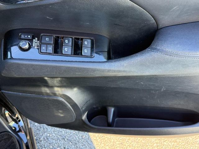 アルファード ２．５Ｓ　Ａパッケージ　タイプブラック　サンルーフ　ＥＴＣ　バックカメラ　ナビ　ＴＶ　クリアランスソナー　オートクルーズコントロール　両側電動スライドドア　オートライト　ＬＥＤヘッドランプ　電動リアゲート　スマートキー　電動格納ミラー（29枚目）