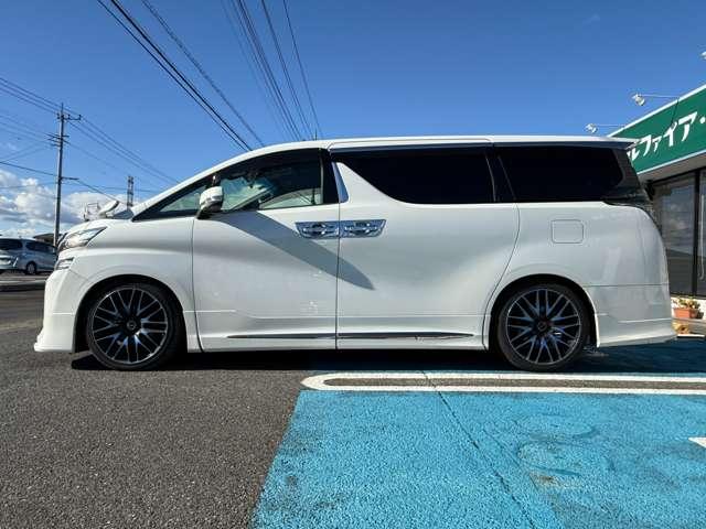 ヴェルファイア ２．５Ｚ　Ａエディション　ゴールデンアイズ　ＥＴＣ　ナビ　ＴＶ　クリアランスソナー　オートクルーズコントロール　レーンアシスト　ＬＥＤヘッドランプ　サンルーフ　電動リアゲート　スマートキー　アイドリングストップ　電動格納ミラー　後席モニター（9枚目）