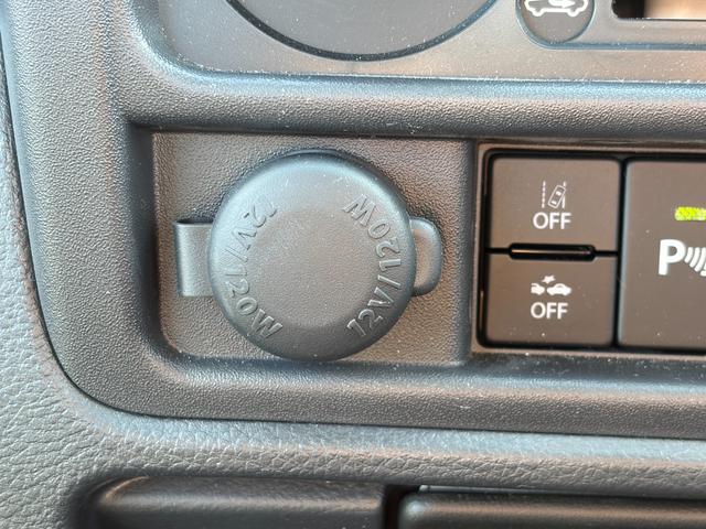 キャリイトラック ＫＸ　７型　純正オーディオ　２０２６初売り特選ダァーッ！　５速ＭＴ　パートタイム４ＷＤ　純正ＣＤ・ＦＭ／ＡＭラジオ　デュアルカメラブレーキサポート　キーレスエントリー　マニュアルエアコン　ＬＥＤライト　アイドリングストップ　衝突安全ボディ　横滑り防止機能（5枚目）