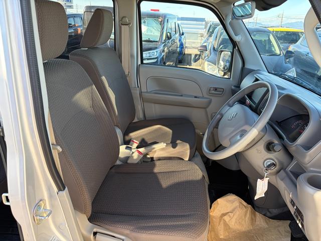 エブリイ ＰＣ　６型　パートタイム４ＷＤ　２０２６初売り特選ダァーッ！　パートタイム４ＷＤ　オーディオレス　デュアルカメラブレーキサポート　オートライト　スライドドア　キーレスエントリー　シートヒーター　マニュアルエアコン　アイドリングストップ　横滑り防止機能　元社用車（16枚目）