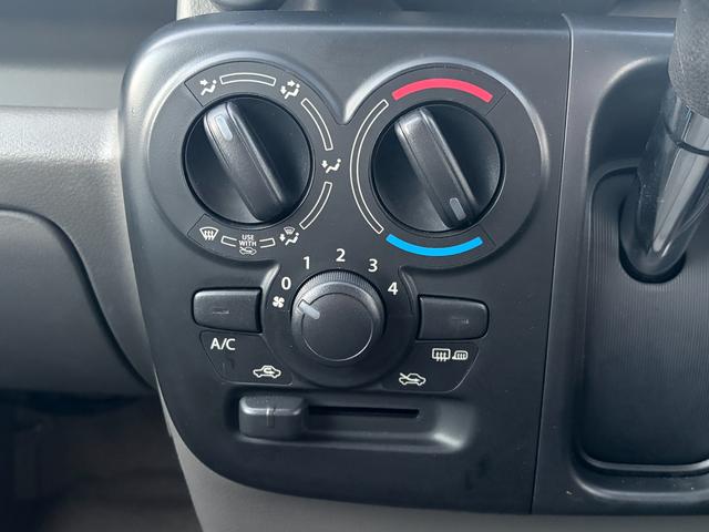 エブリイ ＪＯＩＮ　６型　オーディオレス　Ｆｌｙｉｎｇ　Ｘｍａｓダァ！　電子制御式４ＷＤ　オーディオレス　デュアルカメラブレーキサポート　オートライト　スライドドア　プッシュスタート　マニュアルエアコン　禁煙車　スズキセーフティーサポート　衝突被害軽減システム　元社用車（5枚目）