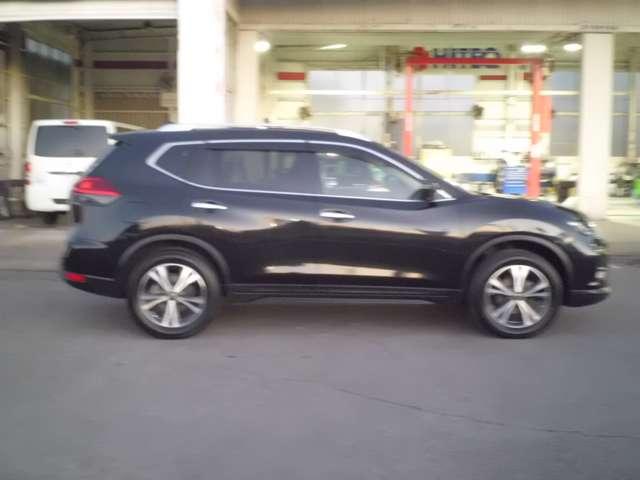 エクストレイル ２．０　２０Ｘｉ　２列車　純正メモリーナビ・ＴＶ／アラウンドビューモ　アイドリングストップ車　ＬＥＤヘットライト　Ｒカメラ　インテリキー　レーンキープアシスト　ＥＴＣ　ドライブレコーダー　キーフリー　１オーナー　ＴＶナビ　オートエアコン　アルミホイール　メモリーナビ（11枚目）