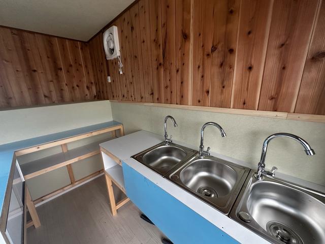 サンバートラック キッチンカー 4WD シェル新品 特殊強度シェル施工 内装設備充実(11枚目)