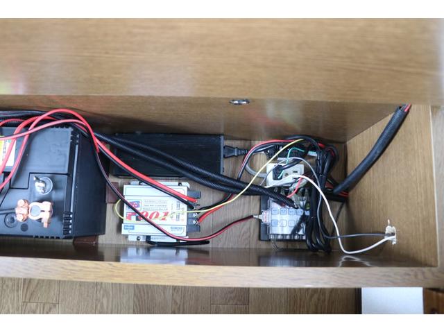 ワゴリー K380 4WD CDデッキ ミラー型バックカメラ 5速MT メインスイッチ BTメーター 各種スイッチ ツインサブ 500Wインバーター 12V/100V 照明 遮光カーテン 網戸 外部充電 走行充電 バックカメラ(79枚目)