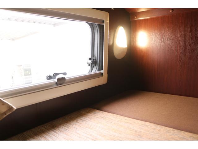 ナッツRV製 クレソンボヤージュW 1オーナー禁煙車 ナビTV ETC Bカメラ サブBT VOTRONIC 12V/100V 燃料式FFヒーター 走行時リアクーラー MAXFAN シンク 冷蔵庫 リアラダー カセットトイレ 外部充電 走行充電(59枚目)