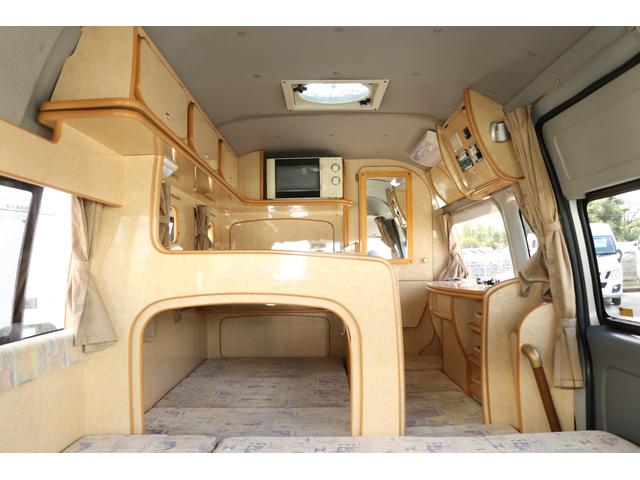 ノースライフ製 大地 禁煙車 常時バックカメラ ETC 2サブ 電圧計 1500Wインバーター 燃料式FFヒーター 走行時リアクーラー ルーフベント シンク 電子レンジ サイドオーニング ソーラー100W 外部充電 走行充電(11枚目)
