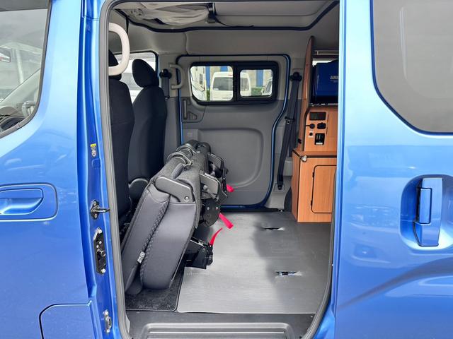 ＮＶ２００バネットワゴン アネックス製　ファミリーワゴンＳＳ　ＥＲ　ポップアップルーフ　エマージェンシーブレーキ　５ナンバー　禁煙車　ＳＤナビ　Ｂカメラ　ドラレコ　ＥＴＣ　サブＢＴ　電圧計　後席ＴＶ　メインサブ切替　リアスピーカー　電子レンジ　外部充電　走行充電　遮光カーテン　照明（65枚目）