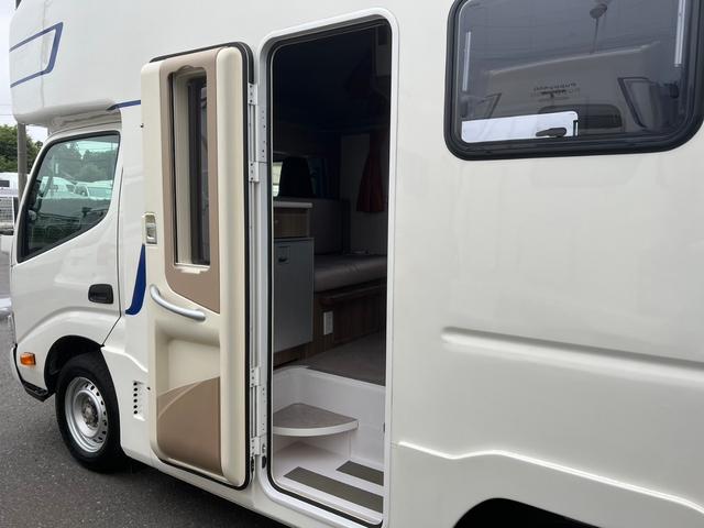 キャンパー厚木製　ＰＵＰＰＹ４８０　１オーナー　禁煙車　Ｂカメラ　３サブ　電圧計　１５００Ｗ　１２２Ｗインバーター　家庭用エアコン　ＦＦヒーター　ＭＡＸＦＡＮ　シンク　冷蔵庫　コンロ　電子レンジ　トイレ　ソーラー　ドッグライト　両電格ミラー(64枚目)