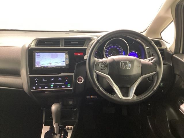 フィット 13G・Sパッケージ Bluetooth・純正ナビ・リアカメラ・ETC アルミホイール DVD再生 アイドリングストップ LEDヘッドランプ スマートキー 盗難防止システム 横滑り防止装置 記録簿 禁煙車 ワンオーナー(8枚目)