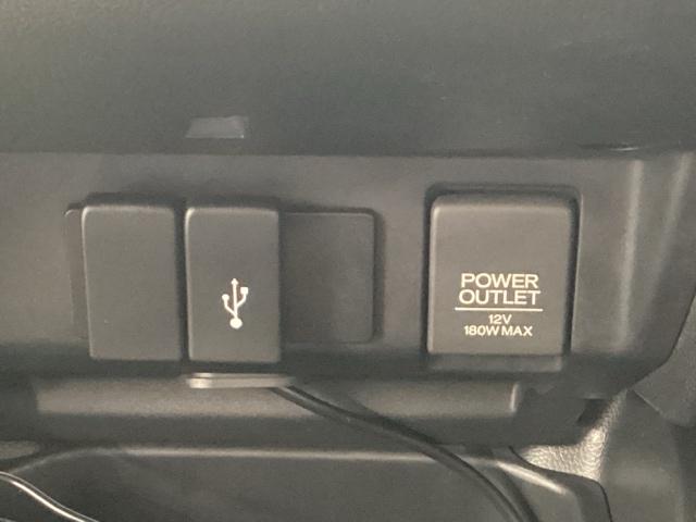 フィット 13G・Sパッケージ Bluetooth・純正ナビ・リアカメラ・ETC アルミホイール DVD再生 アイドリングストップ LEDヘッドランプ スマートキー 盗難防止システム 横滑り防止装置 記録簿 禁煙車 ワンオーナー(12枚目)