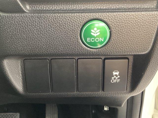 フィット 13G・Sパッケージ Bluetooth・純正ナビ・リアカメラ・ETC アルミホイール DVD再生 アイドリングストップ LEDヘッドランプ スマートキー 盗難防止システム 横滑り防止装置 記録簿 禁煙車 ワンオーナー(16枚目)