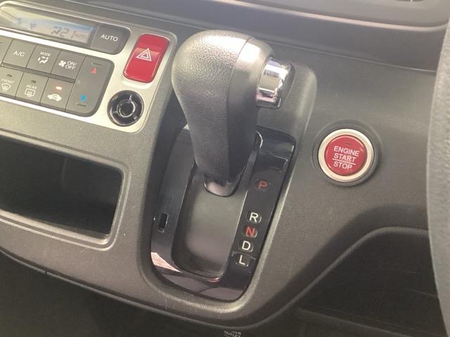 N-ONE G・Aパッケージ Bluetooth・純正ナビ・リアカメラ HIDヘッドライト ベンチシート DVD再生 アイドリングストップ 衝突防止システム スマートキー 盗難防止システム 横滑り防止装置 記録簿 禁煙車 エアコン(13枚目)