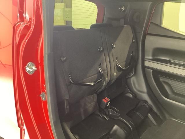 座面を跳ね上げるチップアップ機能付き☆高さのあるお荷物も積むのにとても便利です♪