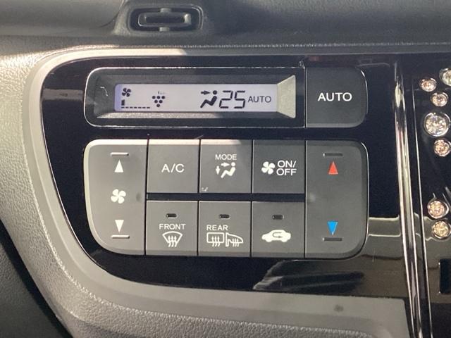 オートエアコン☆室内の温度調節として冷房・暖房が出来るのはもちろんのこと冬場や雨天時の窓の曇り取りとしても活躍します☆
