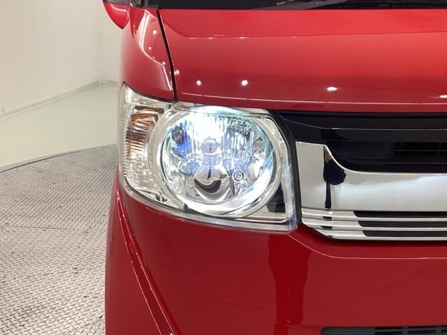 ＨＩＤヘッドライト☆ハロゲンヘッドライトよりもはっきりとした色合いで光量が大きいため、夜間走行中の視認性が上がります☆また寿命も長いため、お財布にも優しいですよ☆