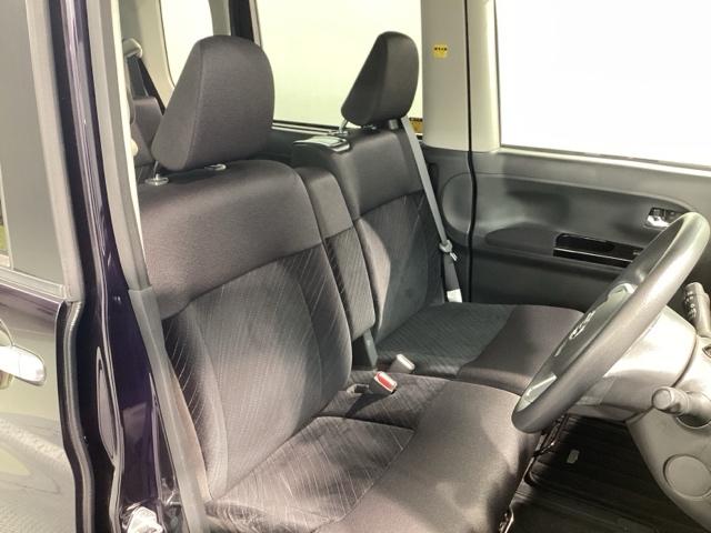 運転席、助手席☆ともにゆとりのある空間となっております♪