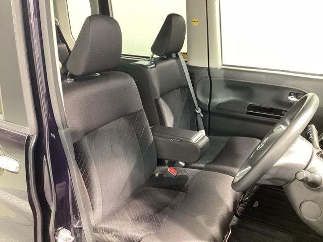 運転席、助手席☆ともにゆとりのある空間となっております♪