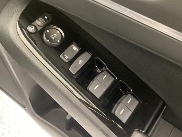 ヴェゼル e:HEVZ 当社デモカー 純正スマートナビ ETC2.0 障害物センサー ホンダセンシング シートヒーター 電動リアゲート(32枚目)