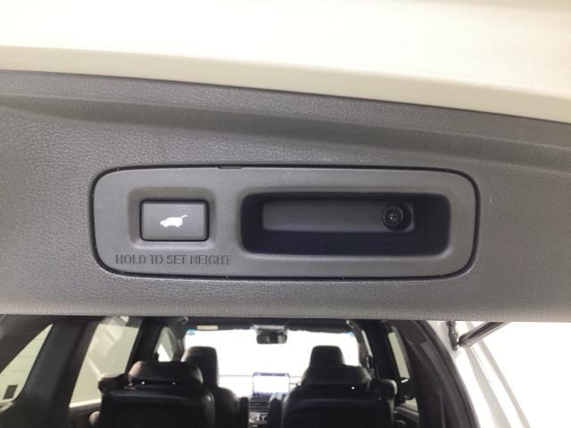 ��ȗp�̃��j�^�[�����Ă��܂��B�ړ����Ԃɑދ��������ȏ����Ȃ��q���܂����сI�������e���r��c�u�c�Ȃǂ��y���߂܂��B�݂�ȂŃ��C���C�A�y�����ЂƂƂ����I