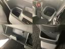 収納スペースや、ドリンクホルダーもついています。長距離ドライブで活躍する必需品ですね♪