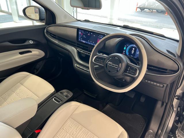 ５００ｅ アイコン　新車保証継承　ＥＶモデル　普通・急速充電対応　純正ナビ　ＡｐｐｌｅＣａｒＰｌａｙ／ＡｎｄｒｏｉｄＡｕｔｏ　ＥＴＣ　衝突軽減ブレーキ　クリアランスソナー　アダプティブクルーズコントロール（12枚目）