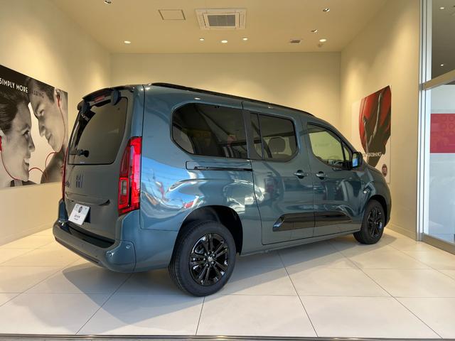 ドブロ マキシ　新車保証継承　１．５ディーゼルターボ　ＡｐｐｌｅＣａｒＰｌａｙ／ＡｎｄｒｏｉｄＡｕｔｏ　ステアリングヒーター　アダプティブクルーズコントロール　ＬＥＤヘッドライト　バックモニター／トップリアビジョン（3枚目）