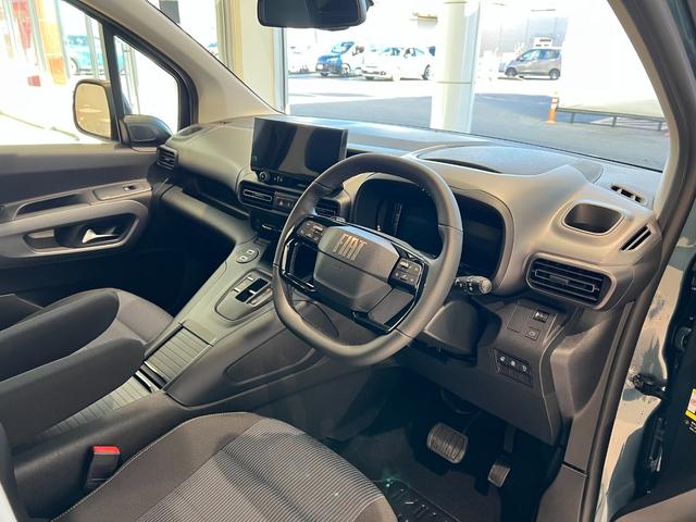 ドブロ マキシ　新車保証継承　１．５ディーゼルターボ　ＡｐｐｌｅＣａｒＰｌａｙ／ＡｎｄｒｏｉｄＡｕｔｏ　ステアリングヒーター　アダプティブクルーズコントロール　ＬＥＤヘッドライト　バックモニター／トップリアビジョン（12枚目）