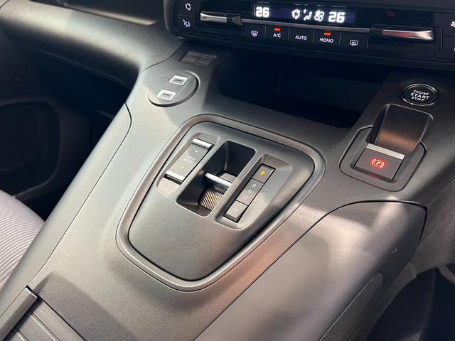 ドブロ マキシ　新車保証継承　１．５ディーゼルターボ　ＡｐｐｌｅＣａｒＰｌａｙ／ＡｎｄｒｏｉｄＡｕｔｏ　ステアリングヒーター　アダプティブクルーズコントロール　ＬＥＤヘッドライト　バックモニター／トップリアビジョン（14枚目）