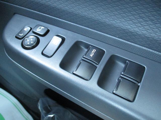 XL ワンオーナー 社外ナビ スマートキー アイドリングストップ 運転者シートヒーター CD DVD SD BT DTV(18枚目)