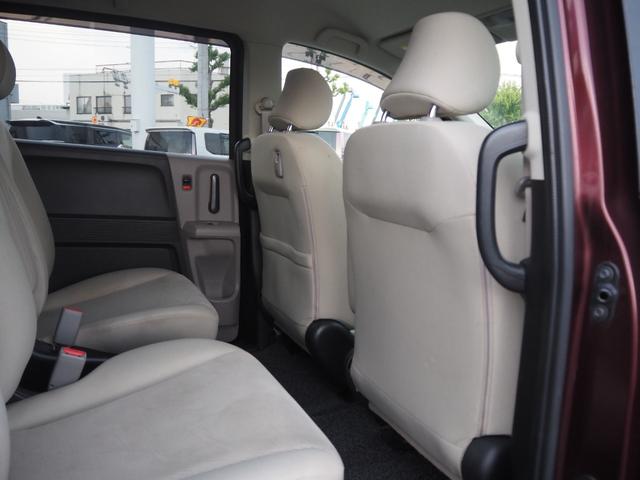 フリード Ｇ　ジャストセレクション　禁煙車　左側電動スライドドア　純正ＨＤＤナビ　バックカメラ　ＣＤ　ＤＶＤ　ＤＴＶ　キーレス　スペアキー有　ＥＴＣ　３列シート　キセノンヘッドライト　保証書　取扱説明書（30枚目）