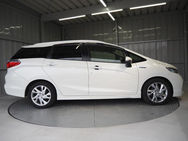 シャトル ハイブリッドZ ワンオーナー 禁煙車 ルーフレール ハーフレザー 前席シートヒーター 純正SDナビ バックカメラ コンフォートビューパッケージ ETC スマートキー2個 クルコン パドルシフト ECON LEDヘッドライト 純正16AW(2枚目)