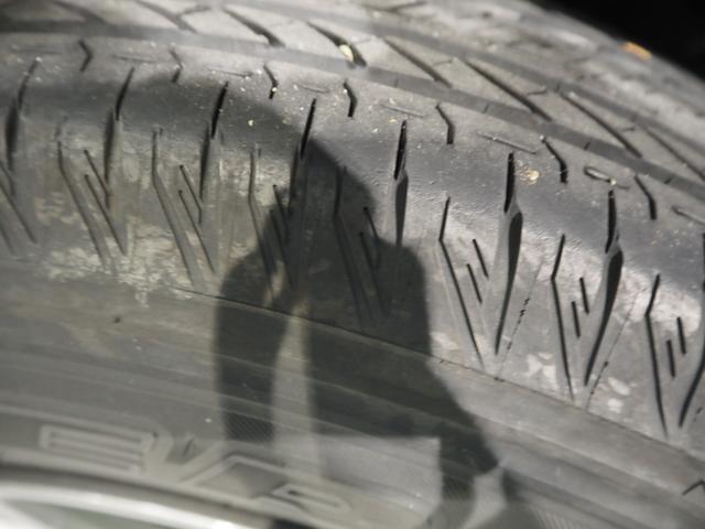 ジムニー XC ワンオーナー 禁煙車 背面タイヤ 背面タイヤカバー 純正SDナビ クルコン 前後ドラレコ ETC スマートキー2個 ステアリングスイッチ 前席シートヒーター ドアバイザー フロアマット LEDヘッドライト フォグ 純正16インチアルミ(25枚目)