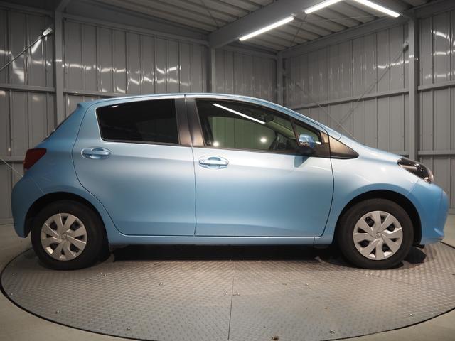 ヴィッツ F スマートストップパッケージ ワンオーナー 禁煙車 純正SDナビ バックカメラ CD BT ワンセグ ドラレコ前 ETC Aストップ キーレス スペアキー有(2枚目)