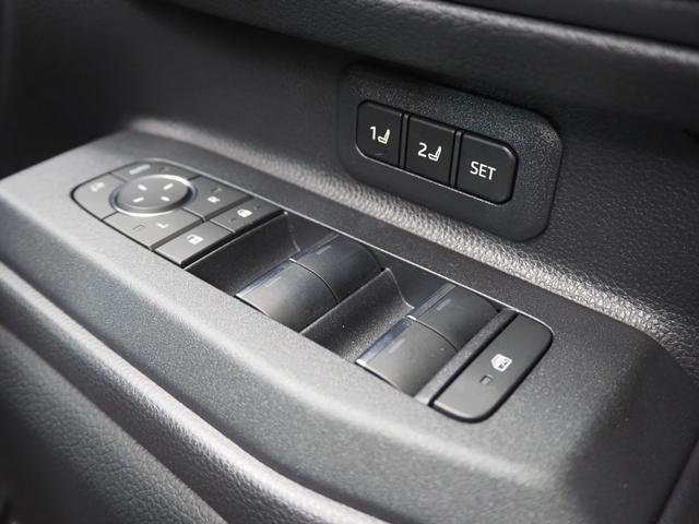 ランドクルーザー250 ZX ワンオーナー 禁煙車 サンルーフ 茶革シート 純正ナビ ルーフレール 前席&2列目シートヒーター・シートベンチレーション ステアリングヒーター パワーバックドア モデリスタプロテクターキット パノラミックビュー セーフティセンス 置くだけ充電 ETC(32枚目)