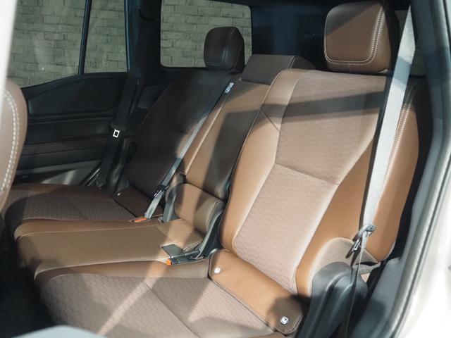 ランドクルーザー250 ZX ワンオーナー 禁煙車 サンルーフ 茶革シート 純正ナビ ルーフレール 前席&2列目シートヒーター・シートベンチレーション ステアリングヒーター パワーバックドア モデリスタプロテクターキット パノラミックビュー セーフティセンス 置くだけ充電 ETC(34枚目)