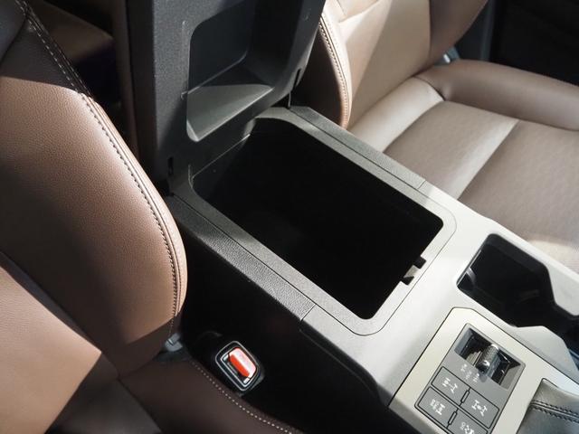 ランドクルーザー250 ZX ワンオーナー 禁煙車 サンルーフ 茶革シート 純正ナビ ルーフレール 前席&2列目シートヒーター・シートベンチレーション ステアリングヒーター パワーバックドア モデリスタプロテクターキット パノラミックビュー セーフティセンス 置くだけ充電 ETC(55枚目)