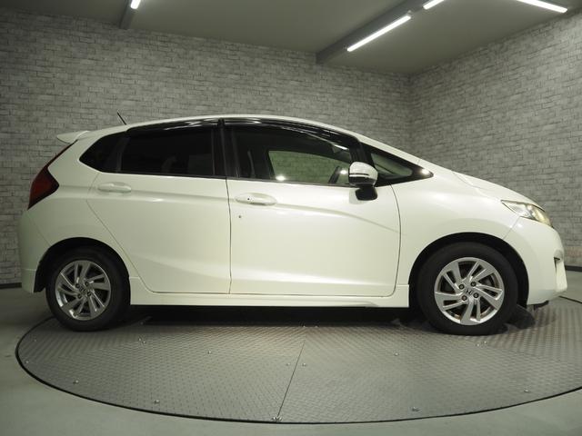 フィット 13G・Sパッケージ 禁煙車 社外SDナビ バックカメラ あんしんパッケージ F・L・Sパッケージ CTBA ECON ステアリングスイッチ ETC スマートキー CD DVD BT DTV LEDヘッドライト 純正15インチAW(2枚目)