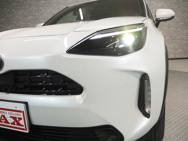 ヤリスクロス ハイブリッドＺ　登録済未使用車　禁煙車　純正ＳＤナビ　パノラミックビュー　セーフティセンス　Ａハイビーム　クリアランスソナー　レーダークルーズ　ＥＴＣ２．０　スマートキー２個　ハーフレザー　前席シートヒーター　ステアリングヒーター　純正フロアマット（12枚目）