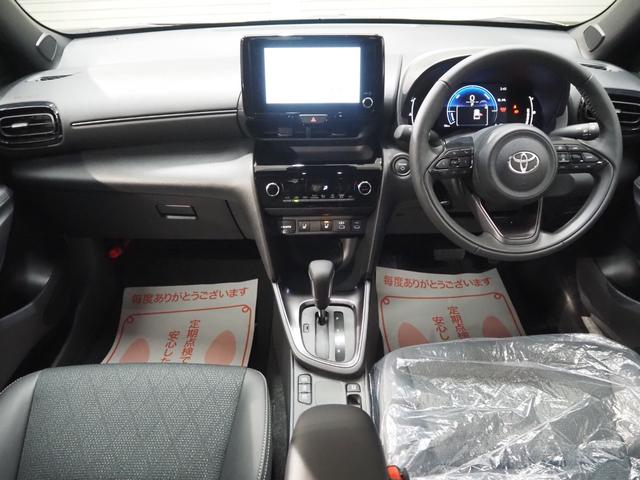 ヤリスクロス ハイブリッドＺ　登録済未使用車　禁煙車　純正ＳＤナビ　パノラミックビュー　セーフティセンス　Ａハイビーム　クリアランスソナー　レーダークルーズ　ＥＴＣ２．０　スマートキー２個　ハーフレザー　前席シートヒーター　ステアリングヒーター　純正フロアマット（23枚目）